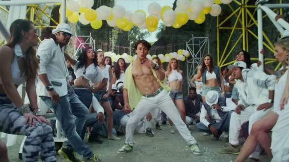 Photo from the movie Heropanti