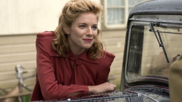 Photo from the movie The Edge of Love