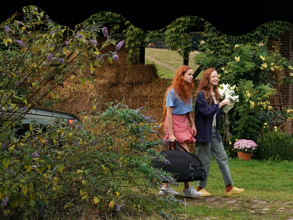 Photo from the movie Funny Birds