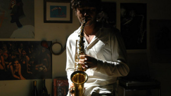 Photo from the movie Out of Tune