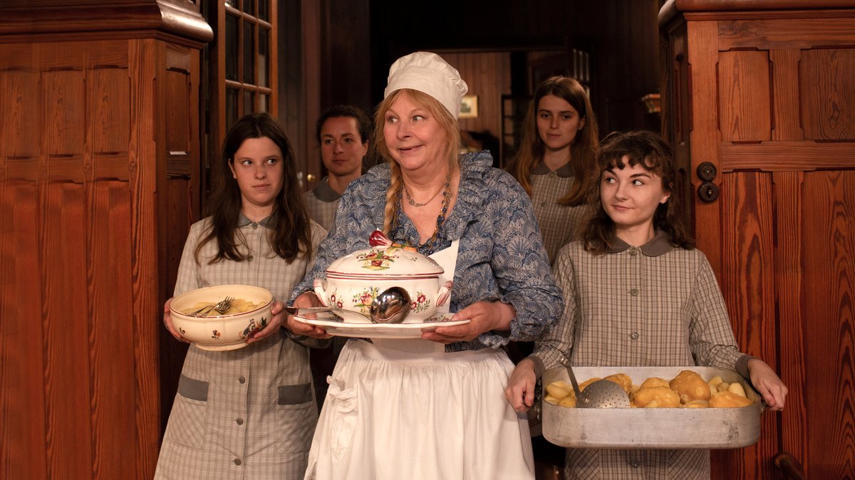 Photo from the movie How to Be a Good Wife