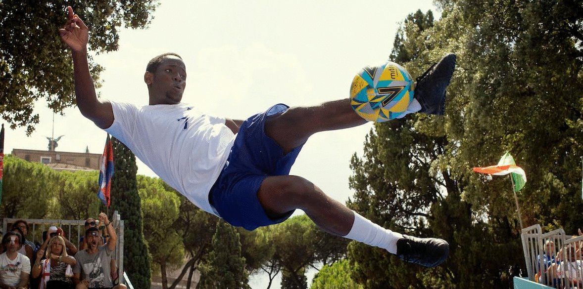 Photo from the movie The Beautiful Game