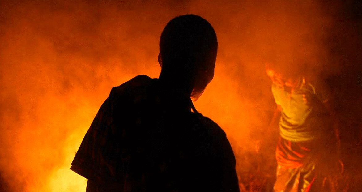 Photo from the movie Between the Rains