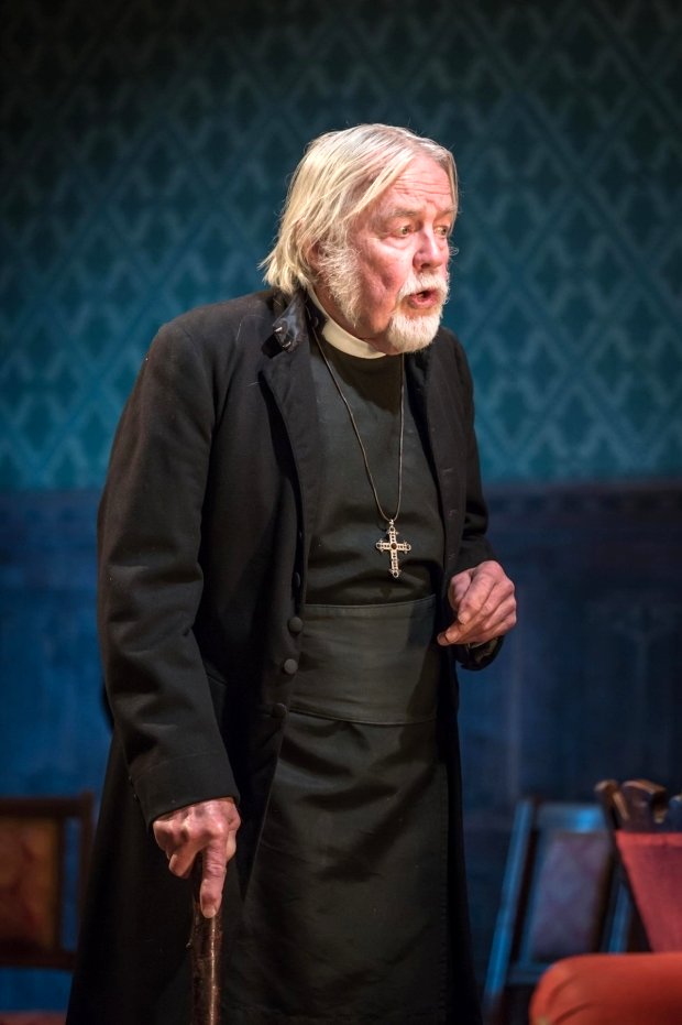 Photo from the movie A Woman of No Importance