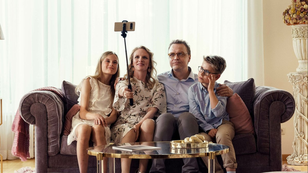 Photo from the movie Hatching