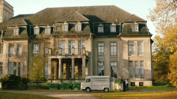 Photo from the movie Stung