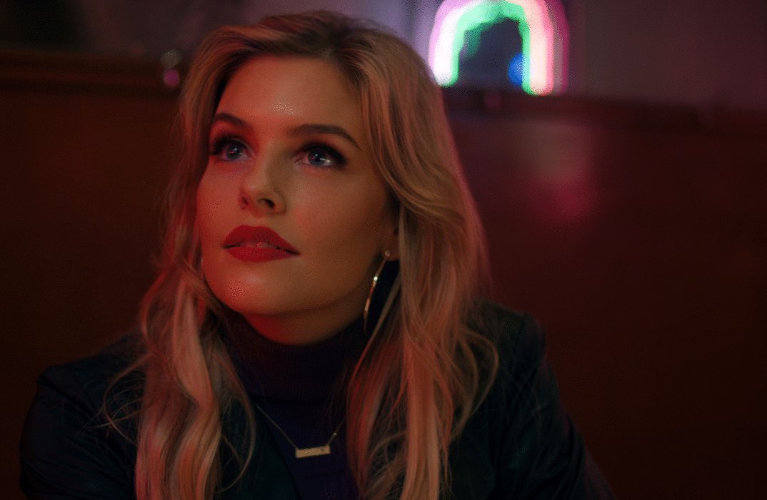 Photo from the movie Firefly Lane