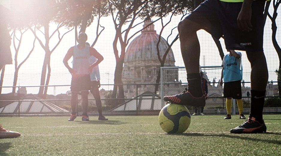 Photo from the movie The Holy Game