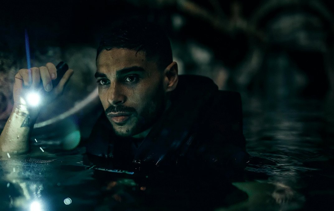 Photo from the movie Under Paris