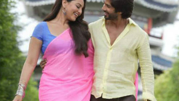 Photo from the movie R... Rajkumar