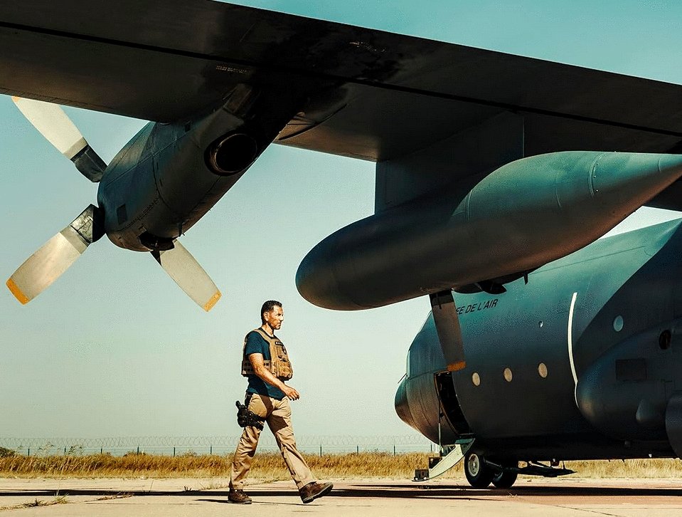 Photo from the movie 13 Days, 13 Nights