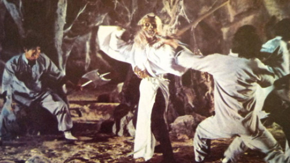 Photo from the movie The 7 Brothers Meet Dracula