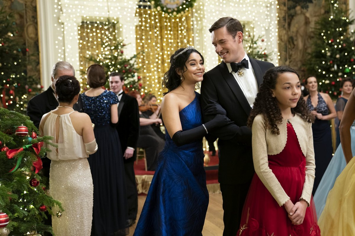 Photo from the movie The Princess Switch: Switched Again