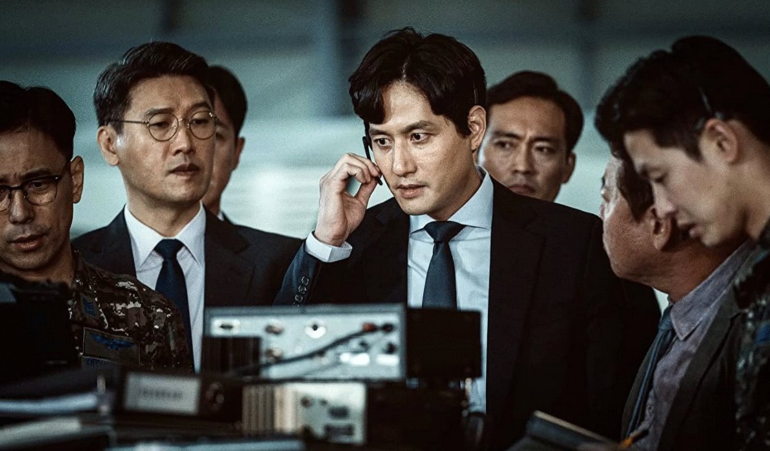 Photo from the movie Emergency Declaration