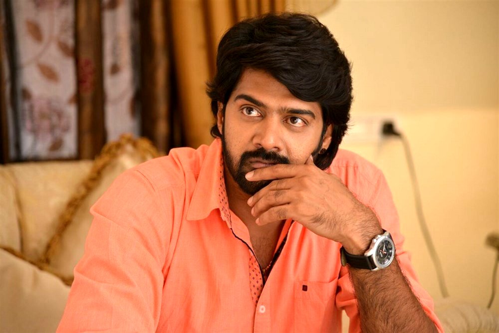 Photo from the movie Meelo Evaru Koteeswarudu