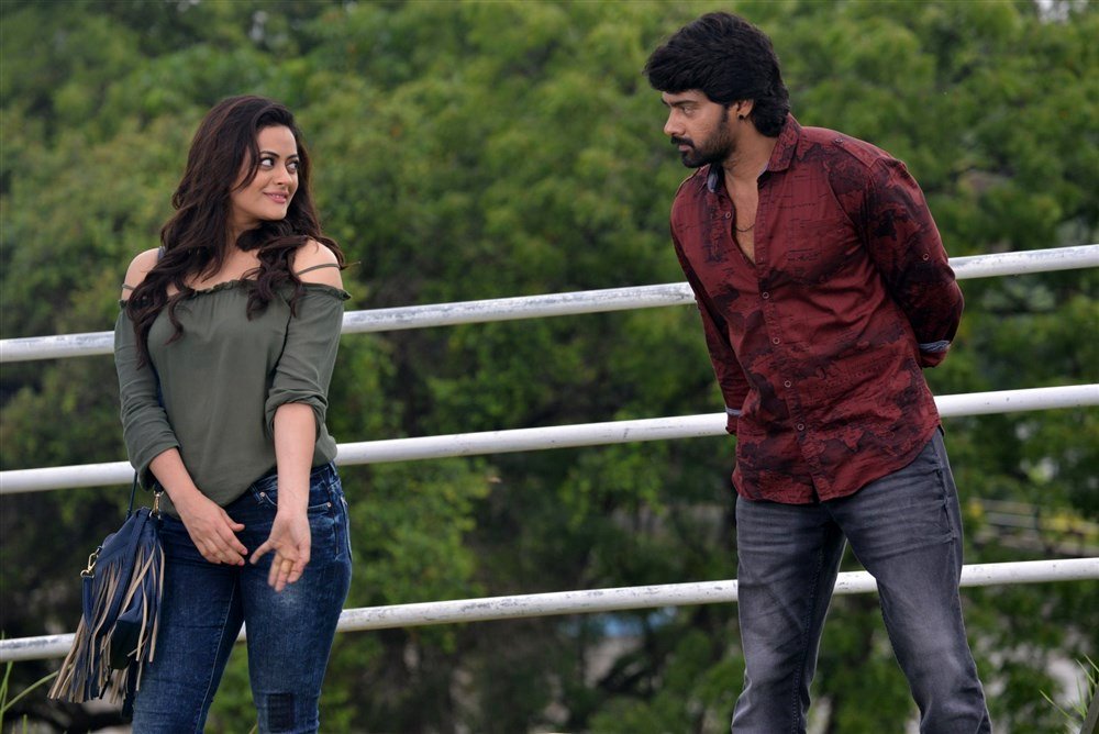 Photo from the movie Meelo Evaru Koteeswarudu