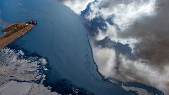 Photo from the movie Tipping Point: The End of Oil