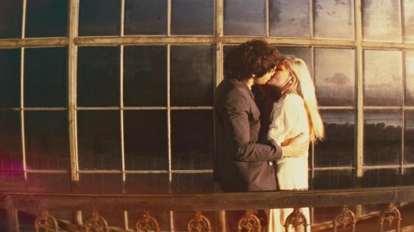 Photo from the movie Upside Down