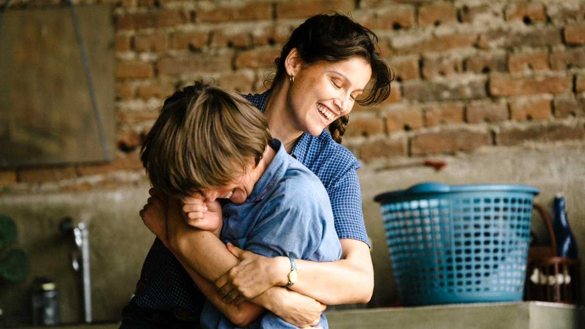 Photo from the movie Beyond the Horizon