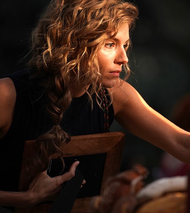 Photo from the movie Wander Darkly