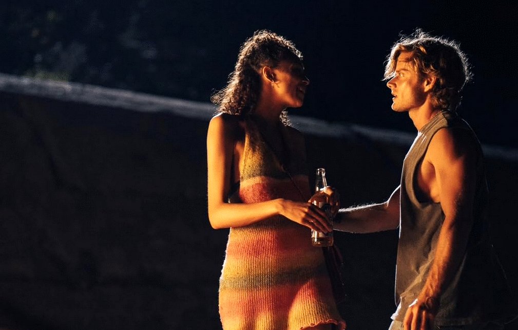 Photo from the movie Into the Deep