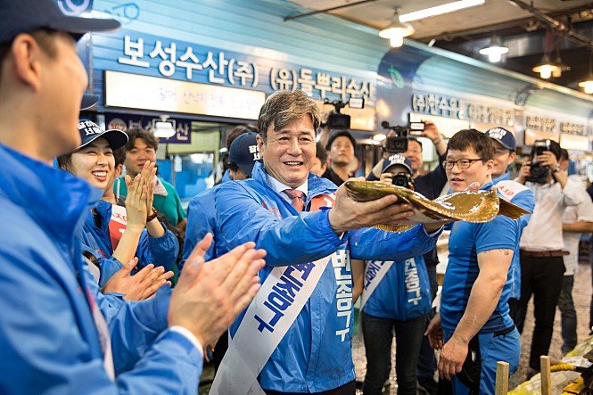 Photo from the movie The Mayor [2017]