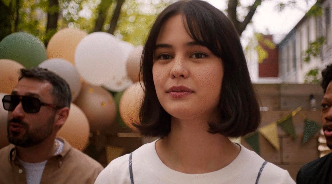 Photo from the movie Parachute