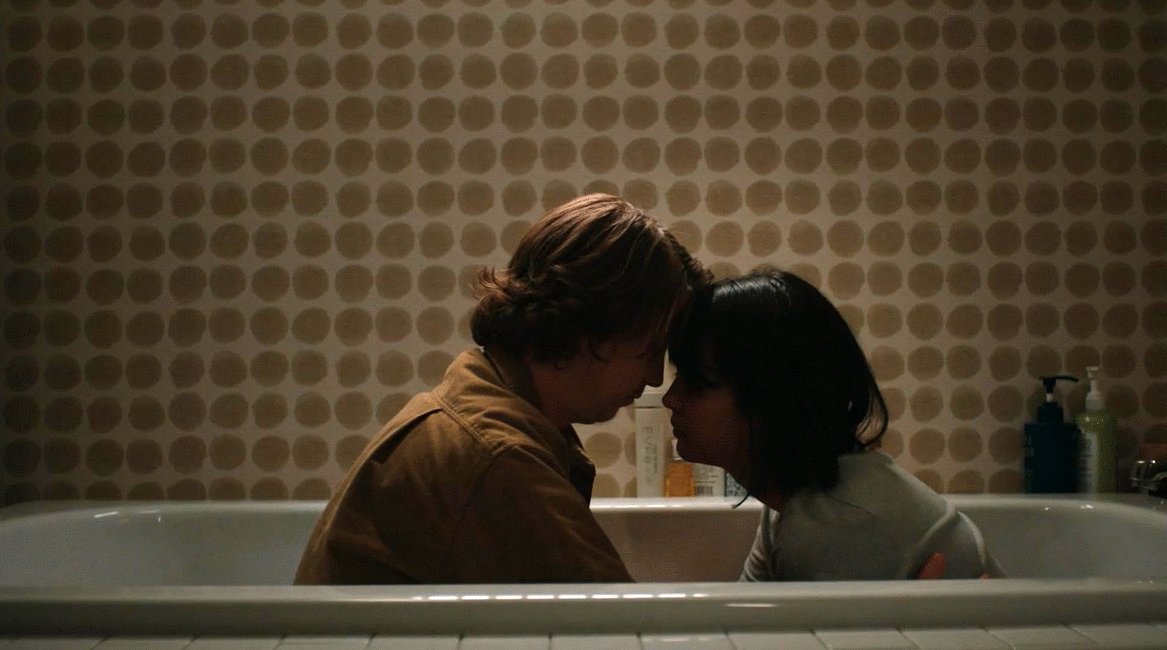 Photo from the movie Parachute