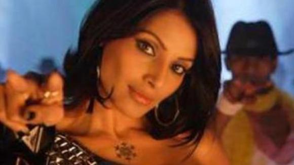 Photo from the movie Aa Dekhen Zara