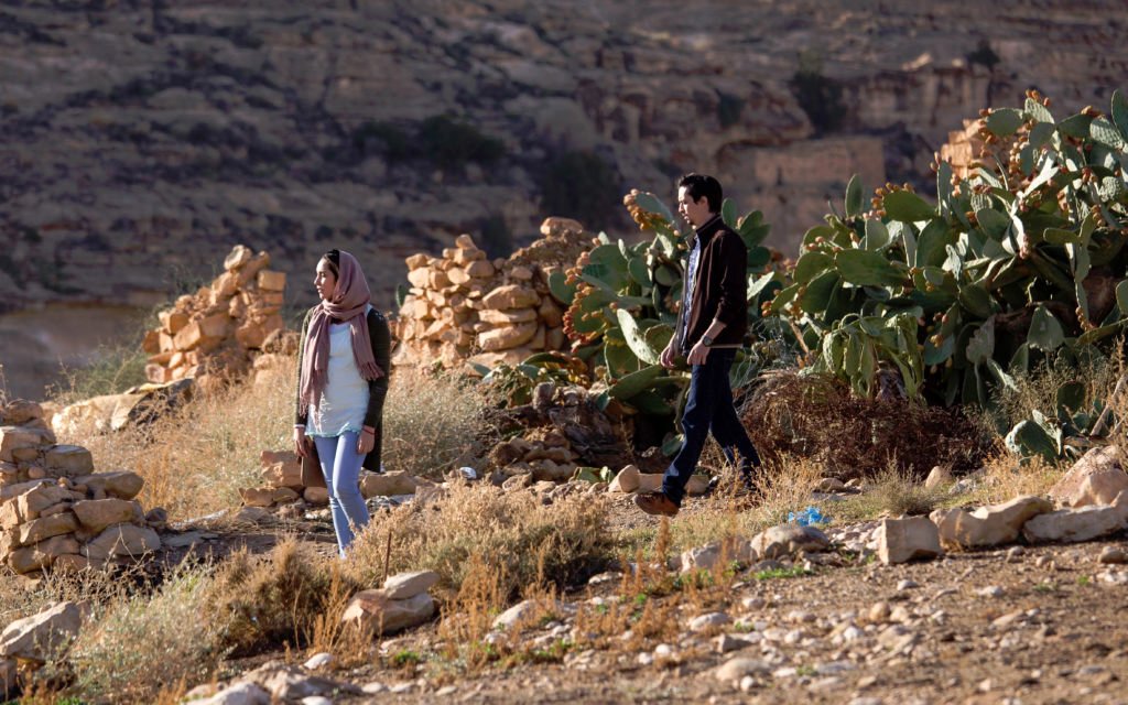 Photo from the movie Until the Birds Return