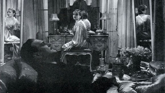 Photo from the movie The Kiss Before the Mirror