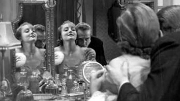 Photo from the movie The Kiss Before the Mirror