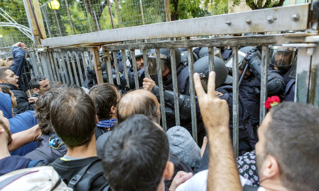 Photo from the movie And with a Smile, the Revolution!
