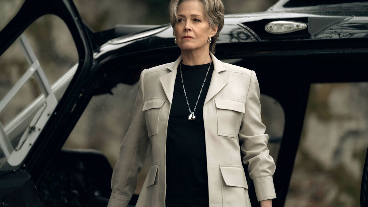 Photo from the movie The Gorge