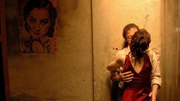 Photo from the movie Invisible Waves