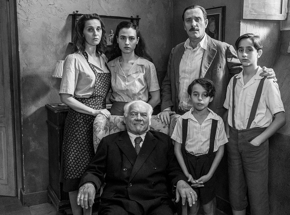 Photo from the movie Il reste encore demain