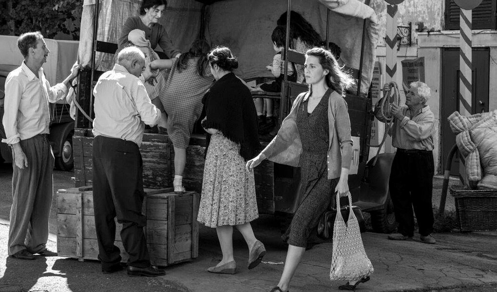 Photo from the movie Il reste encore demain