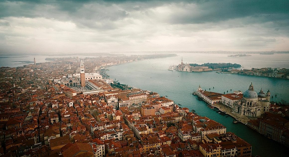 Photo from the movie A Haunting in Venice