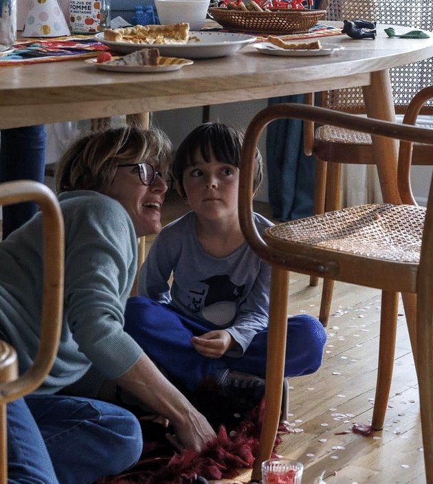 Photo from the movie The Ties That Bind Us