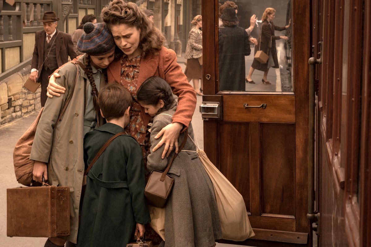 Photo from the movie The Railway Children Return