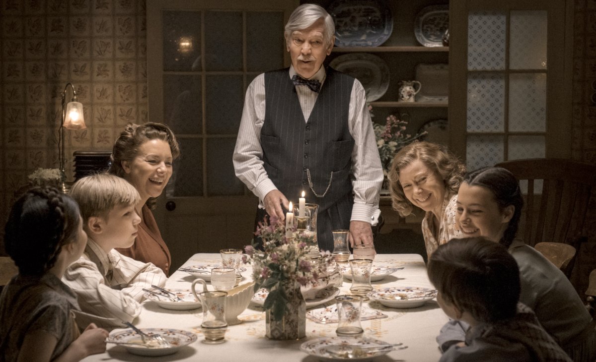 Photo from the movie The Railway Children Return