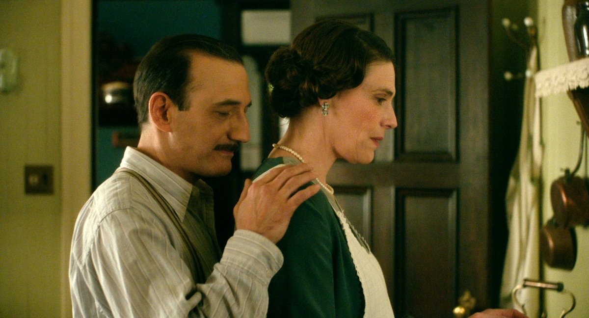 Photo from the movie Une femme respectable