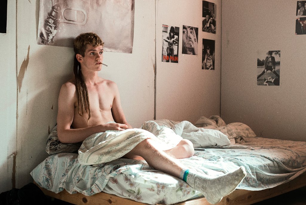 Photo from the movie When Love Digs A Hole