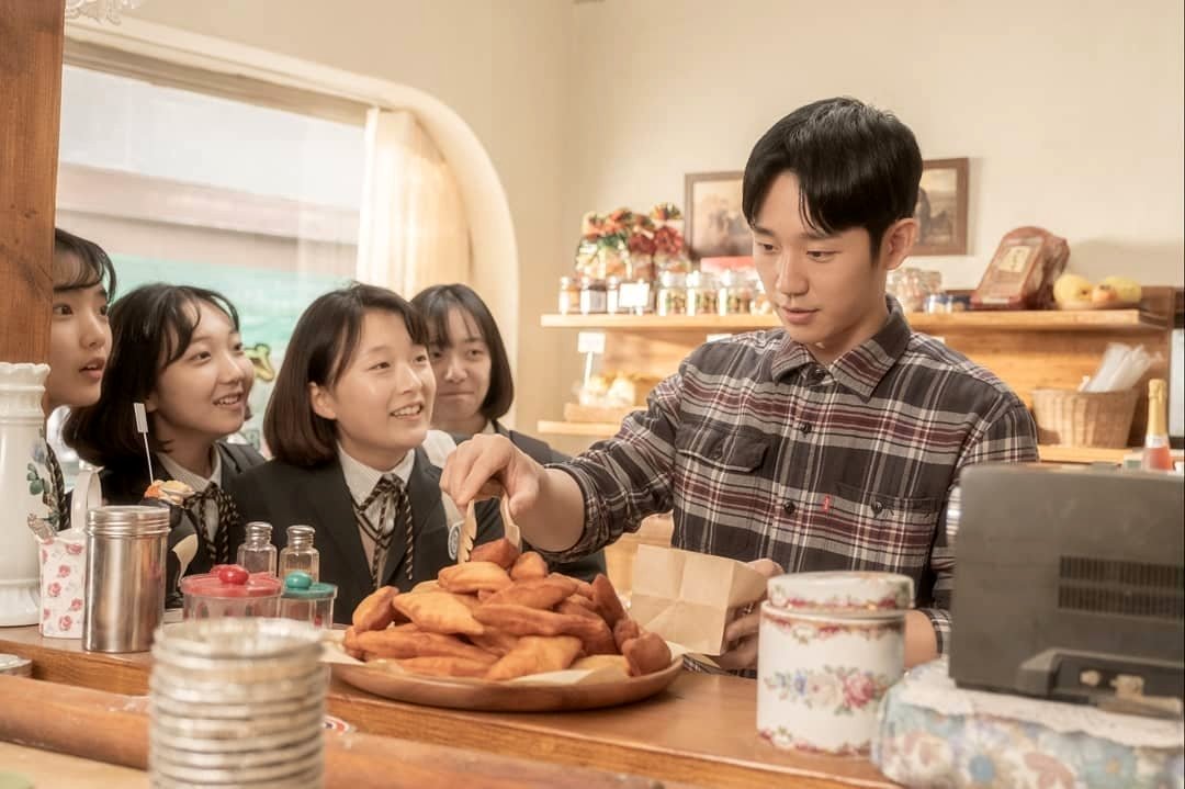 Photo from the movie Tune in for Love