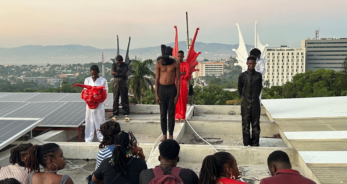 Photo from the movie At All Kosts