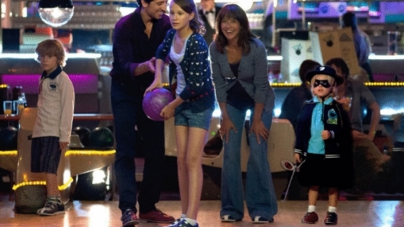 Photo from the movie Happiness Never Comes Alone