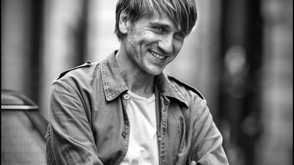 Photo from the movie In the Shadow of Women