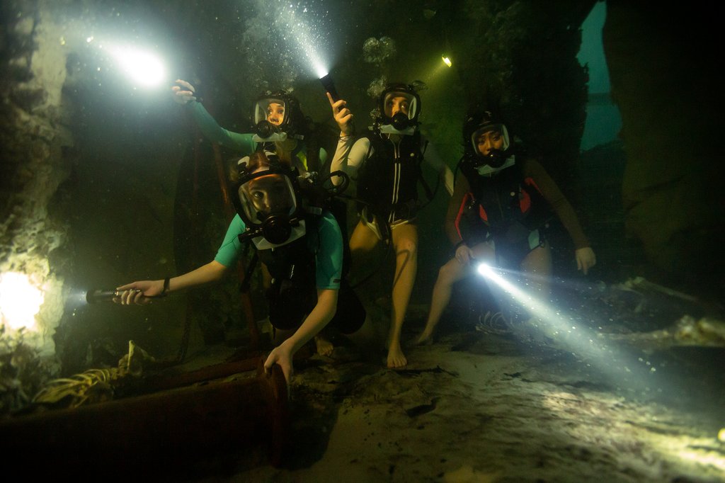 Photo from the movie 47 Meters Down: Uncaged