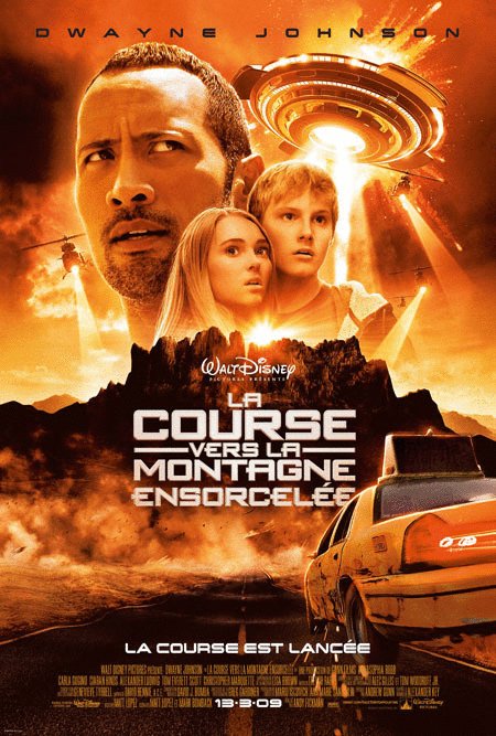 L'affiche du film La course vers la montagne ensorcelée [2009]
