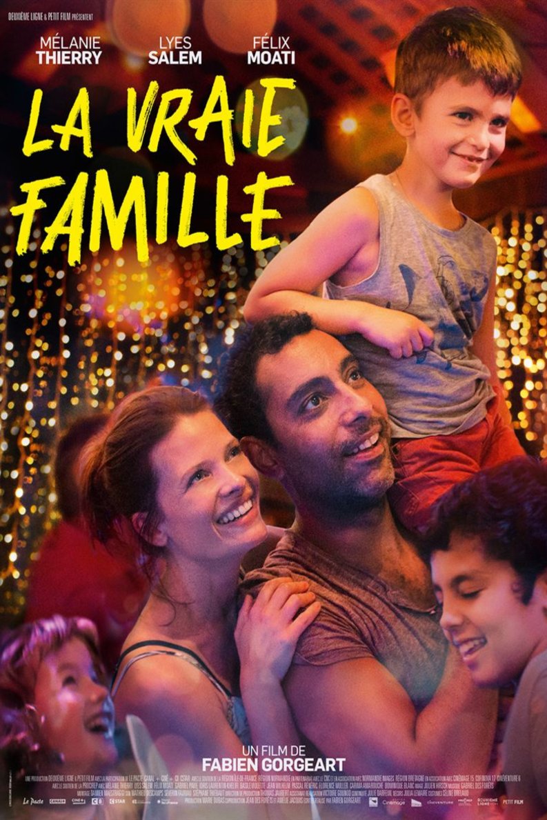 L'affiche du film La vraie famille [2021]